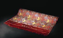 云锦 云锦指在南京生产的一种提花丝织工艺品,织造精细,图案精美,锦纹